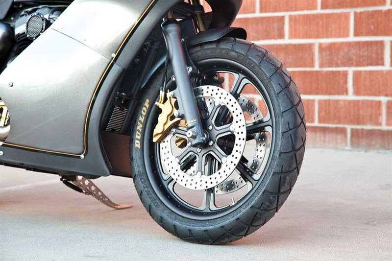 Роланд Сэндс построил спортбайк Harley-Davidson Sportster